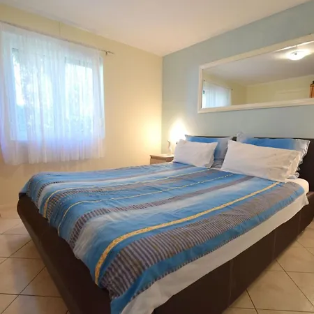 Jelica 1 By Interhome Apartman Njivice